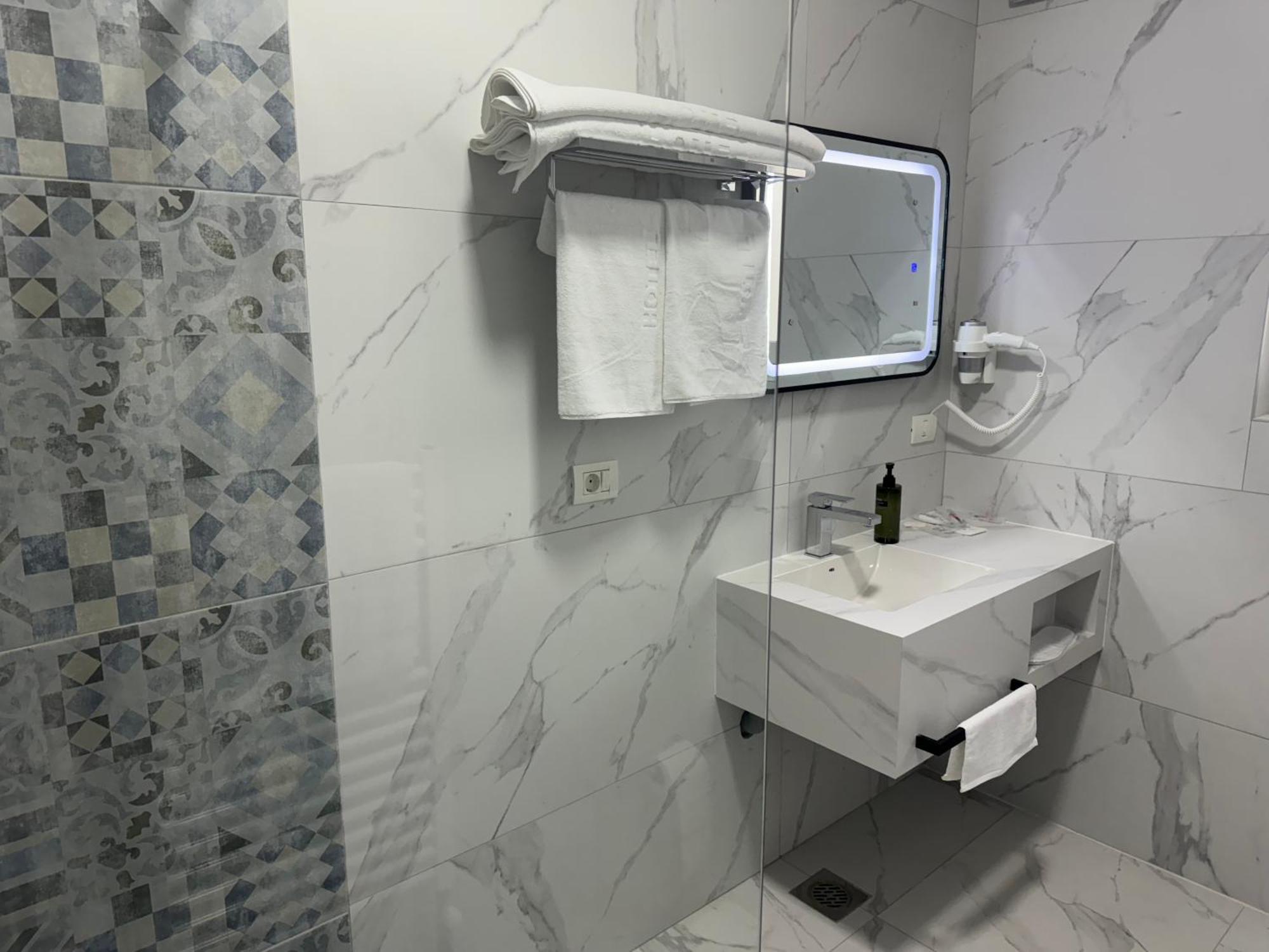 Hotel Le Manoir Гостивар Екстер'єр фото
